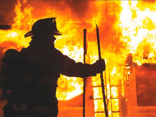 Taranto, esplode camion: morto un vigile del fuoco impegnato in servizio