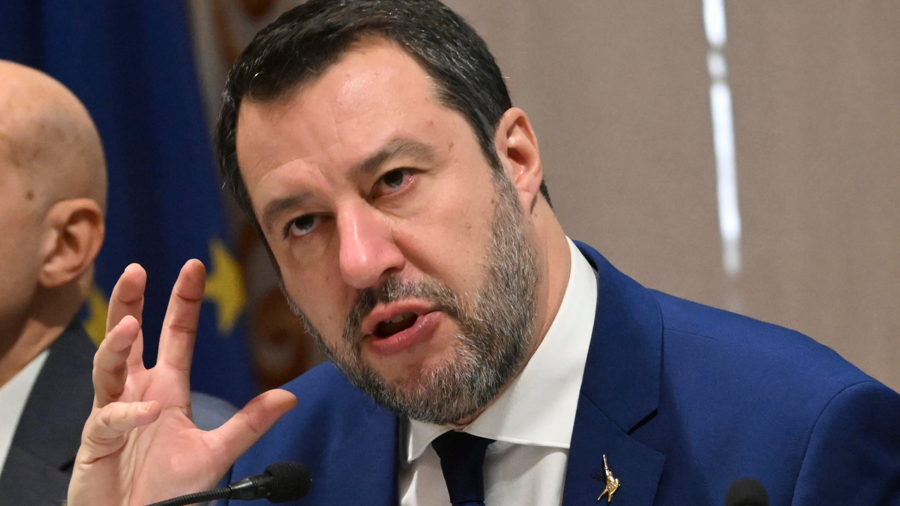 "Basta intercettazioni per fini politici". Ira di Salvini sulla faida dei tamponi
