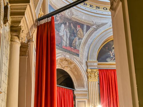 Le foto della casa in vendita dove viveva Papa Giovanni Paolo II