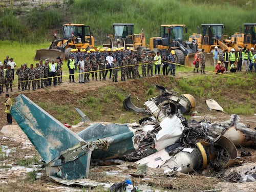 Nepal, aereo di linea si schianta mentre decolla: sopravvive solo il pilota