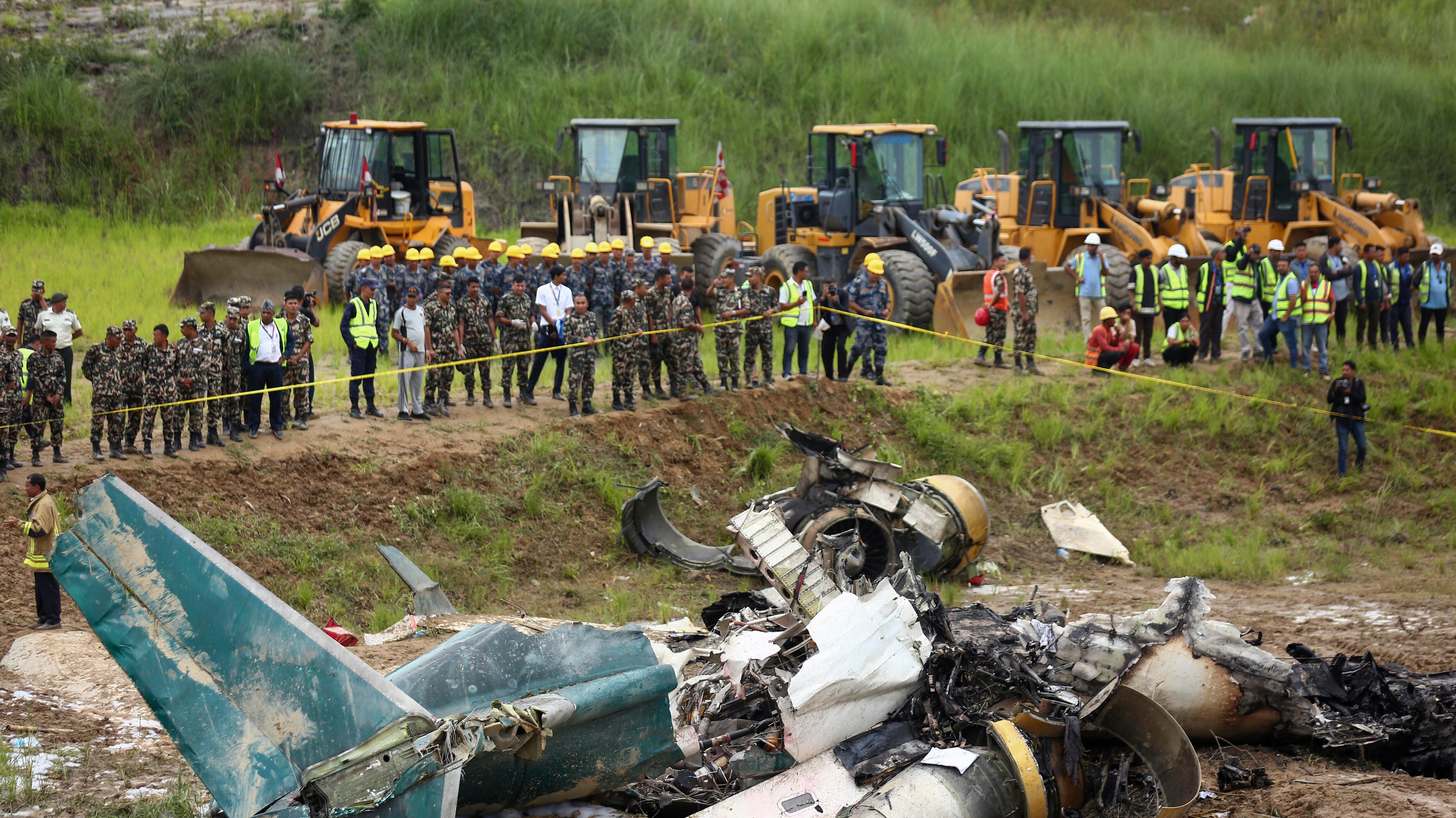 Nepal, aereo di linea si schianta mentre decolla: sopravvive solo il pilota