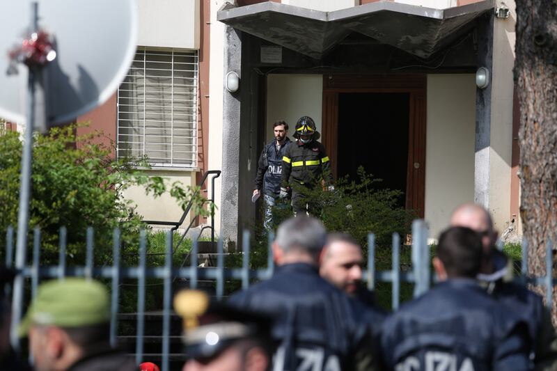 Milano, sgomberato il residence Cavezzali 12