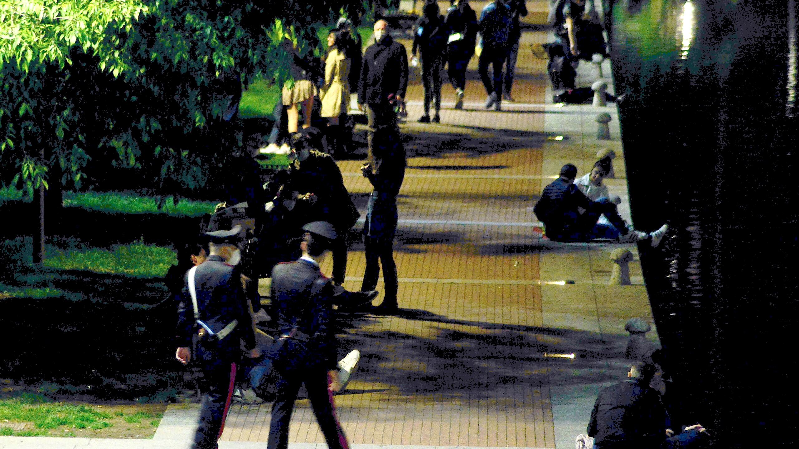 Addio lockdown fra bottiglie di lotta e di festa