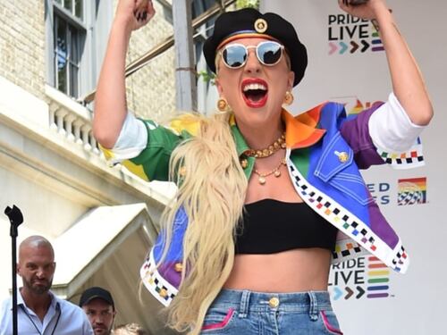 Lady Gaga al Pride Live a New York. Poi va a servire nel locale del padre