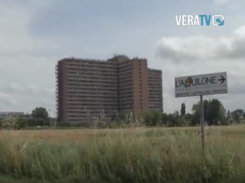 L'orribile cumulo di ossa umane a due passi dall'hotel dei migranti