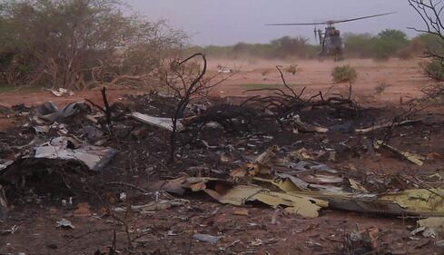 Aereo caduto in Mali: ecco le prime immagini 7