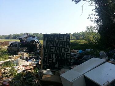 Il Parco Sud trasformato dai rom in una discarica 2