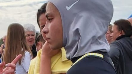 Stati Uniti, 16enne musulmana indossa l'hijab alla corsa campestre e viene squalificata