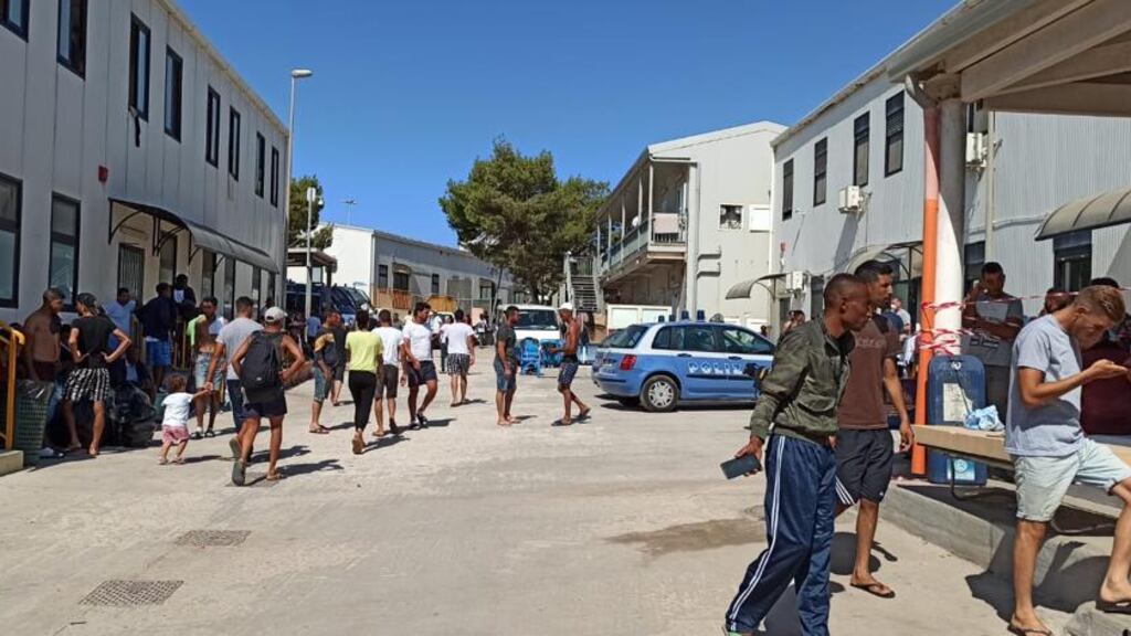 Migranti, Viminale nega l'evidenza: "La situazione è sotto controllo"