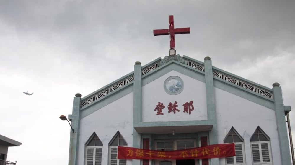 La battaglia della Cina contro le croci cristiane