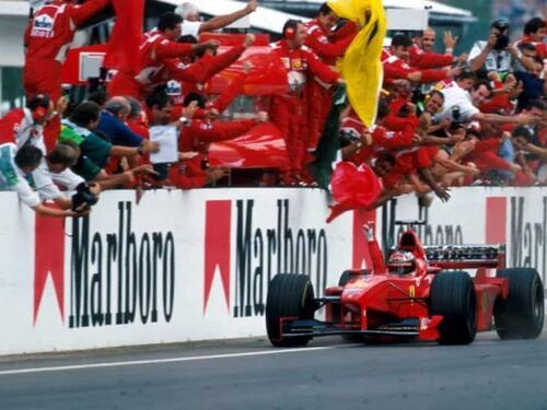 La “gara perfetta”: Schumacher batte le McLaren con una sosta in più