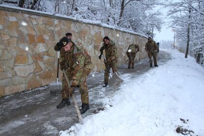 Gli alpini nei paesi isolati dalla neve 4