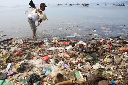 Indonesia: emergenza spazzatura alla Baia di Lampung 5
