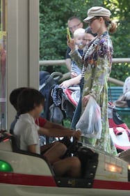 Gabriella Pession al parco con il figlio Giulio 12
