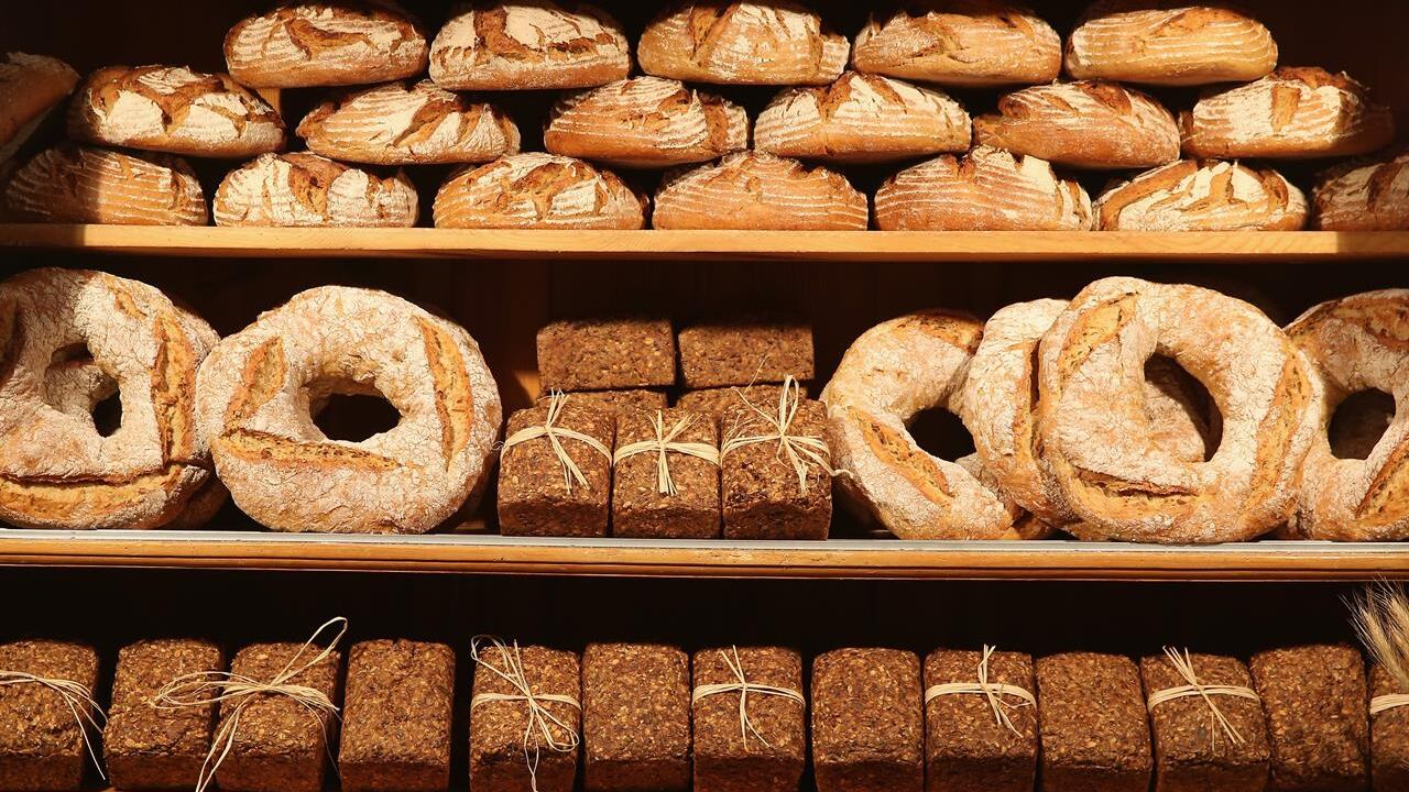 La guerra del pane, isupermarket si mangiano tutto
