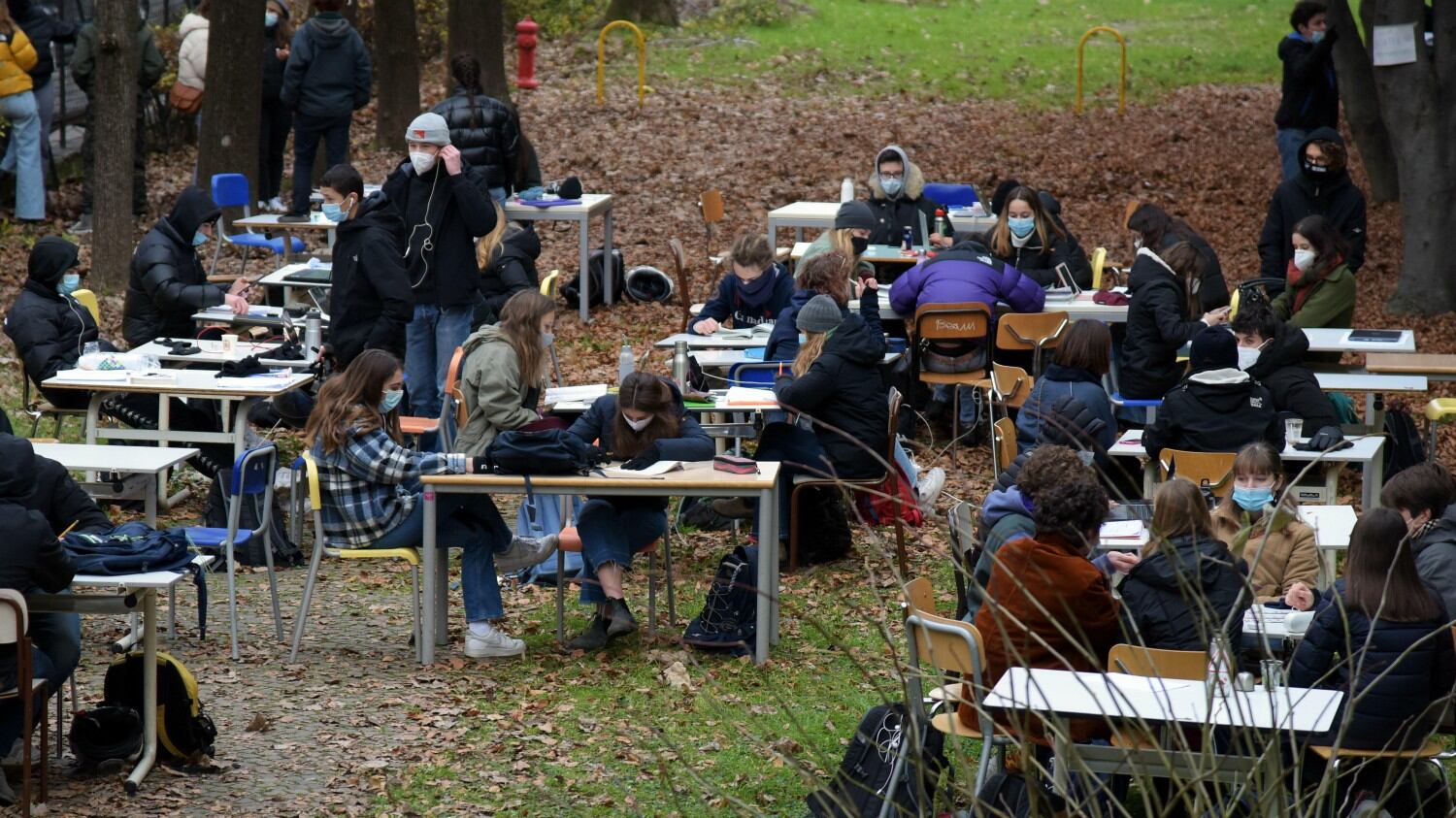 Scuola, sì del Cts. "Chi non le apre ne risponderà". Regioni nel caos