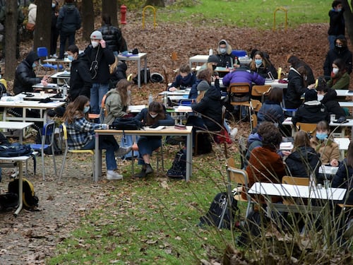 Scuola, sì del Cts. "Chi non le apre ne risponderà". Regioni nel caos