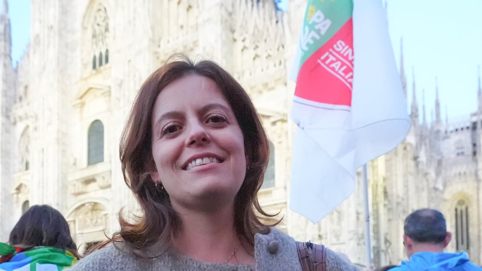 5045 R Salis invoca la polizia per cacciare i giornalisti, la battuta di ...