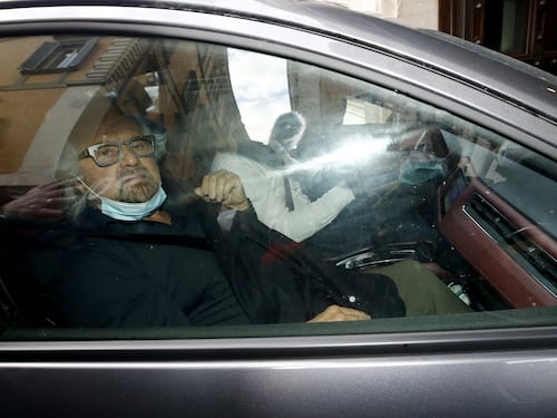 Grillo "spegne" la fronda Dibba: "Mario il supremo uno di noi"