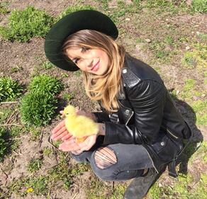 Melissa Satta, sexy e in piena forma per Tiki Taka 8