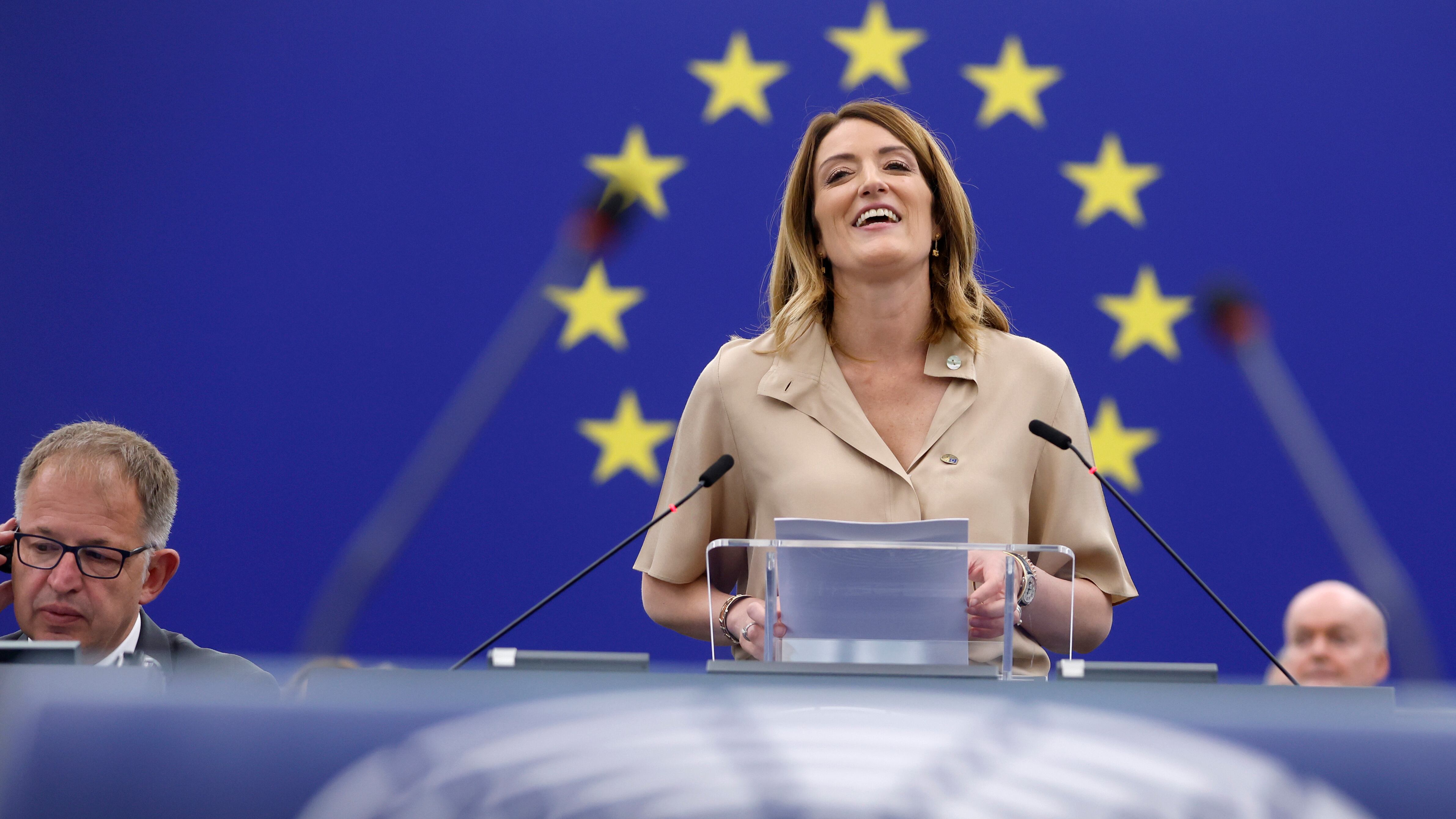 Metsola, bis da record: acclamata con 562 voti (anche quelli della Lega). Sberna e Picierno vice