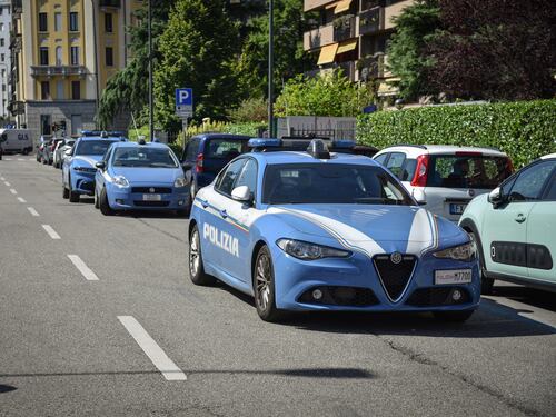 Lucca, minorenni stranieri salgono sul bus portando alcolici: aggredita la conducente che li richiama