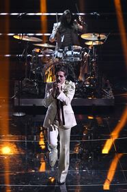 I Maneskin dominano la prima del Festival tra rock e lacrime 6