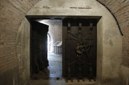 Torna alla luce il bunker romano dei Savoia 7