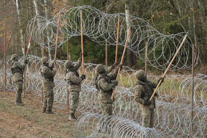 La Polonia ha iniziato la costruzione di una barriera lungo i confini con Kaliningrad 11