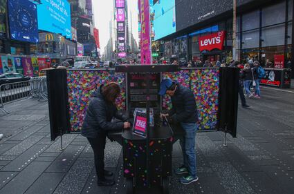 New York, i coriandoli dei desideri per il capodanno a Times Square  2