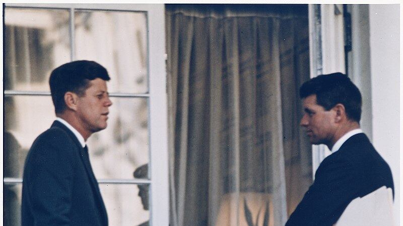 Nuova tragedia per i Kennedy: scomparsi la nipote di Bob e il figlio della donna