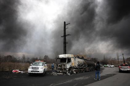Cielo nero su Teheran dopo l'attacco alle strutture petrolifere  5