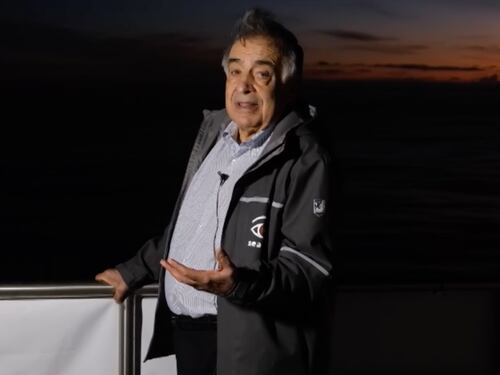 Leoluca Orlando dalla nave Ong attacca il governo: "L'Ue sanzioni l'Italia"
