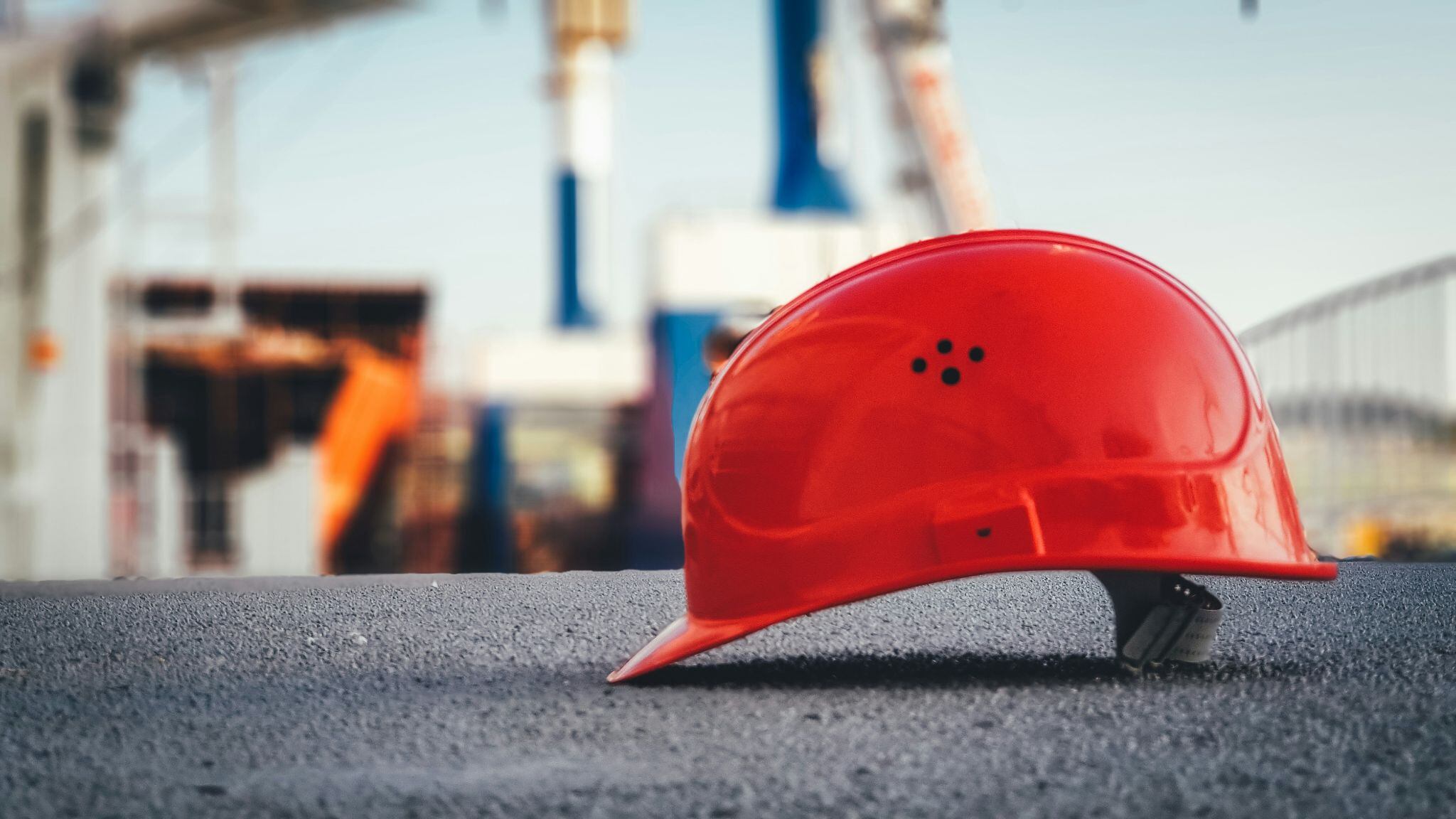 "Costruito da schiavi indiani". Caddell Construction nel mirino per il consolato Usa