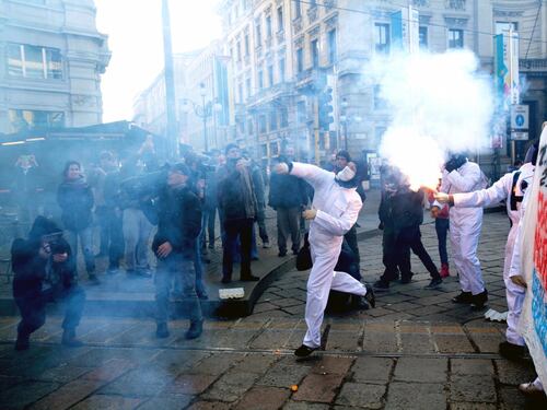 C'è piazza Fontana. Si ferma Milano (ma non i violenti)