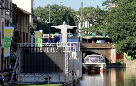 Dai Navigli rimossa la statua del Cristo