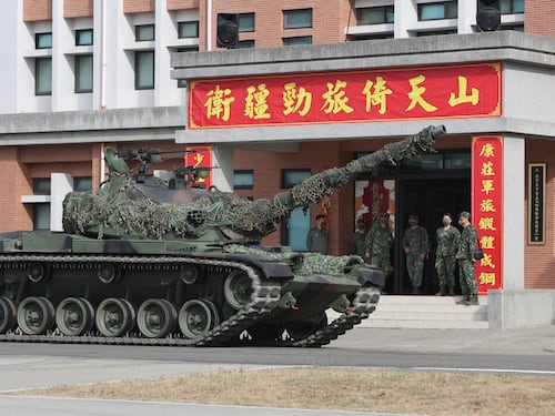 La Cina "sposta" i tank: cosa succede in Asia