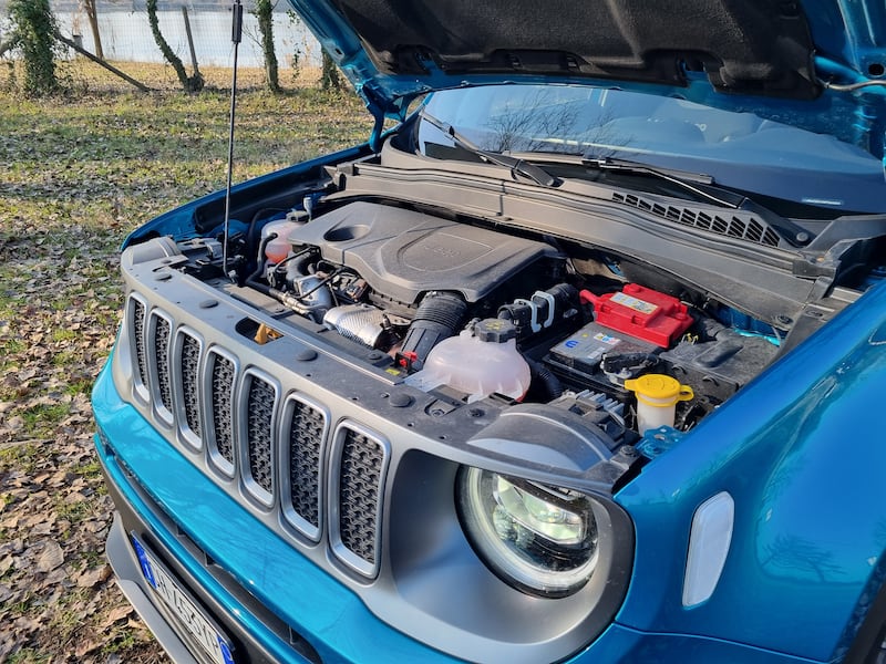 Jeep Renegade e-Hybrid, guarda le foto 7
