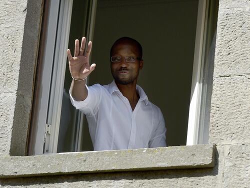 Picchiava l'ex compagna, braccialetto elettronico per Rudy Guede. Sollecito: "Non si è pentito"