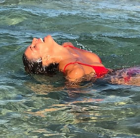 Martina Colombari, ultimo bagno sexy 23