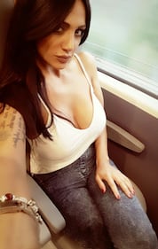 Marika Fruscio, nudo velato su Twitter 11