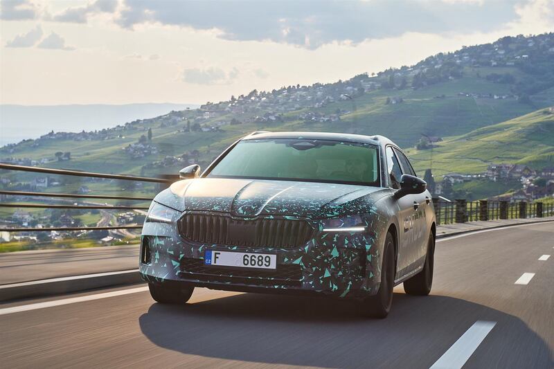 Nuova Skoda Superb, guarda le prime immagini 6