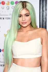 Kylie Jenner hot in reggiseno 15