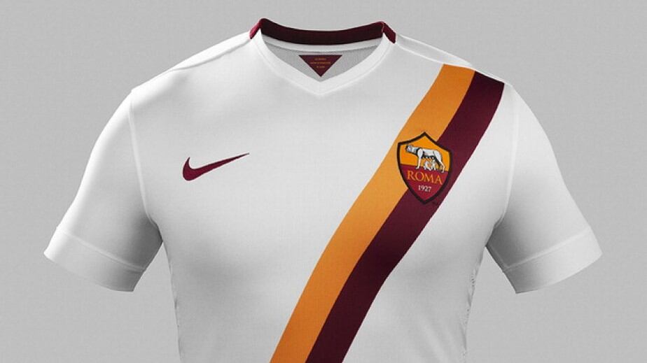 La nuova maglia da trasferta della Roma presentata insieme alla Nike