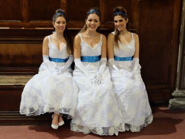 A Milano le debuttanti ballano il valzer. E c'è anche Cenerentola 39