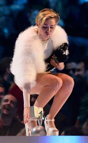 Miley Cyrus e l'ultima provocazione agli EMA 10