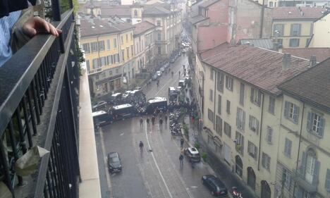 La distruzione dopo la prima carica dei Black Bloc 3