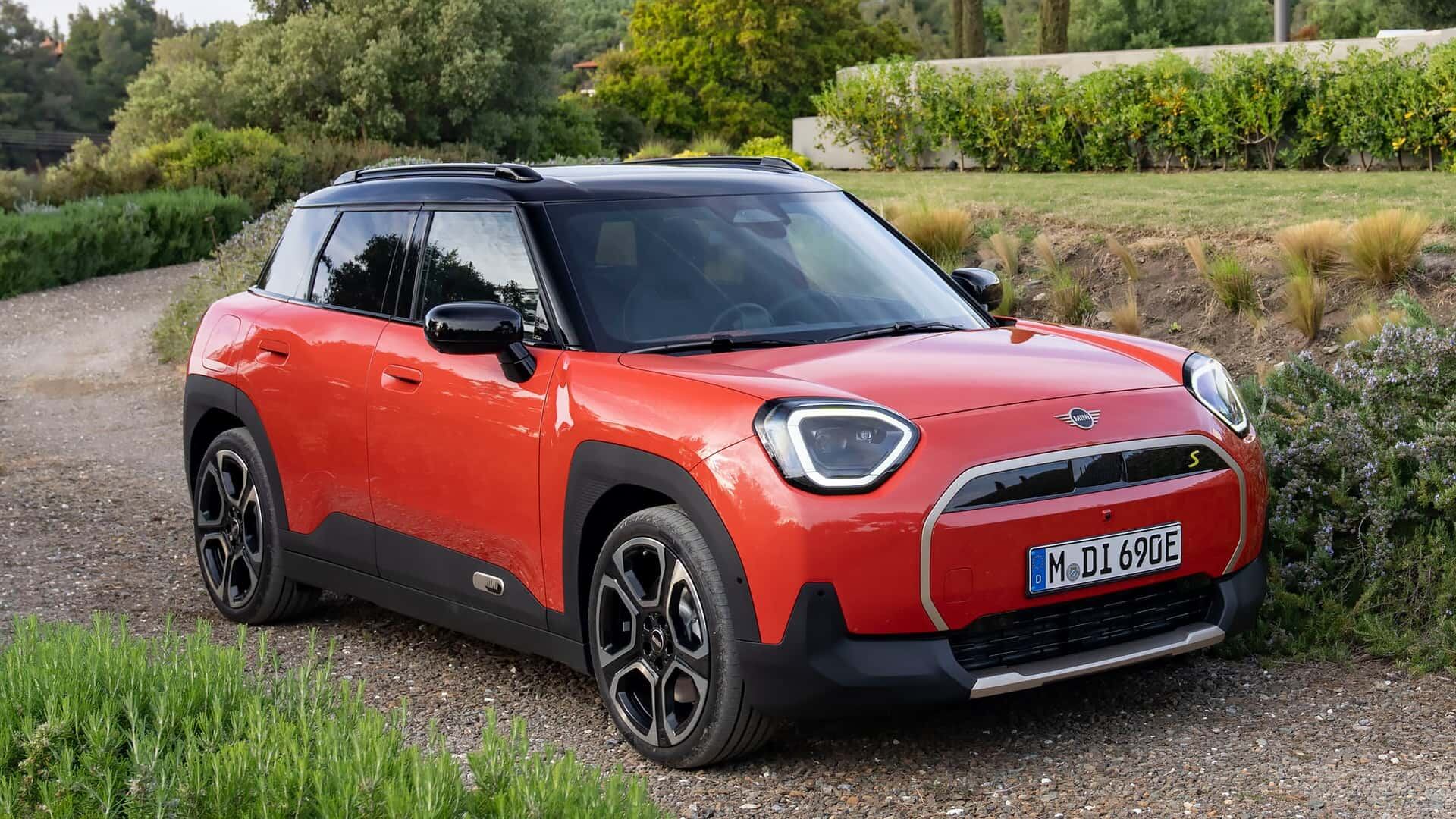 Mini Aceman, l’elettrica inglese lancia la sfida a Jeep Avenger e Alfa Romeo Junior