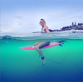 Ellie-Jean Coffey, la sexy atleta tra onde, surf e skate 6