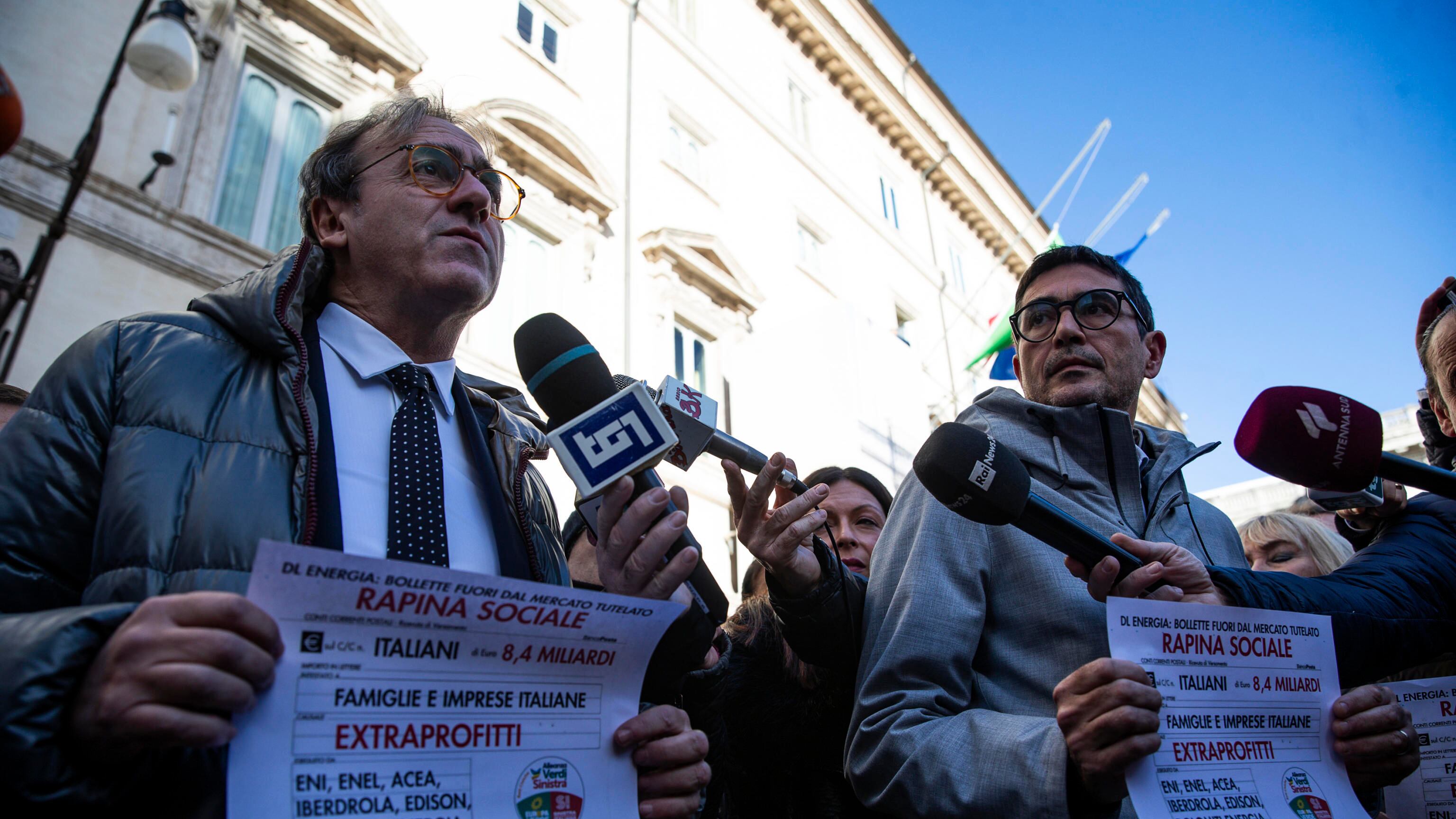 Bonelli e la parabola verde (d'imbarazzi): dallo scandalo Soumahoro all'accusa di patriarcato